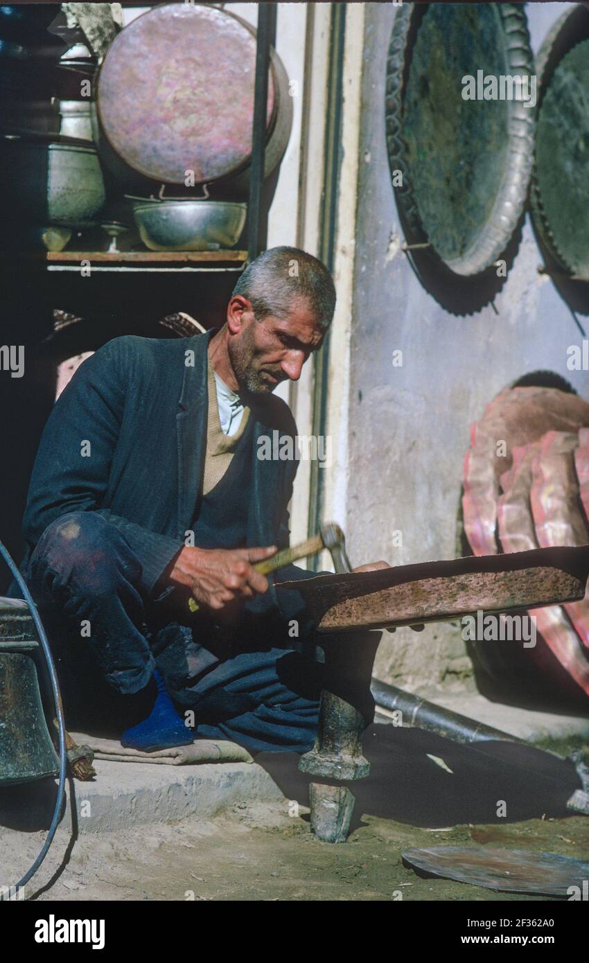 Craftsman beating patterns in brass trays Isfahan Iran Stock Photo - Alamy