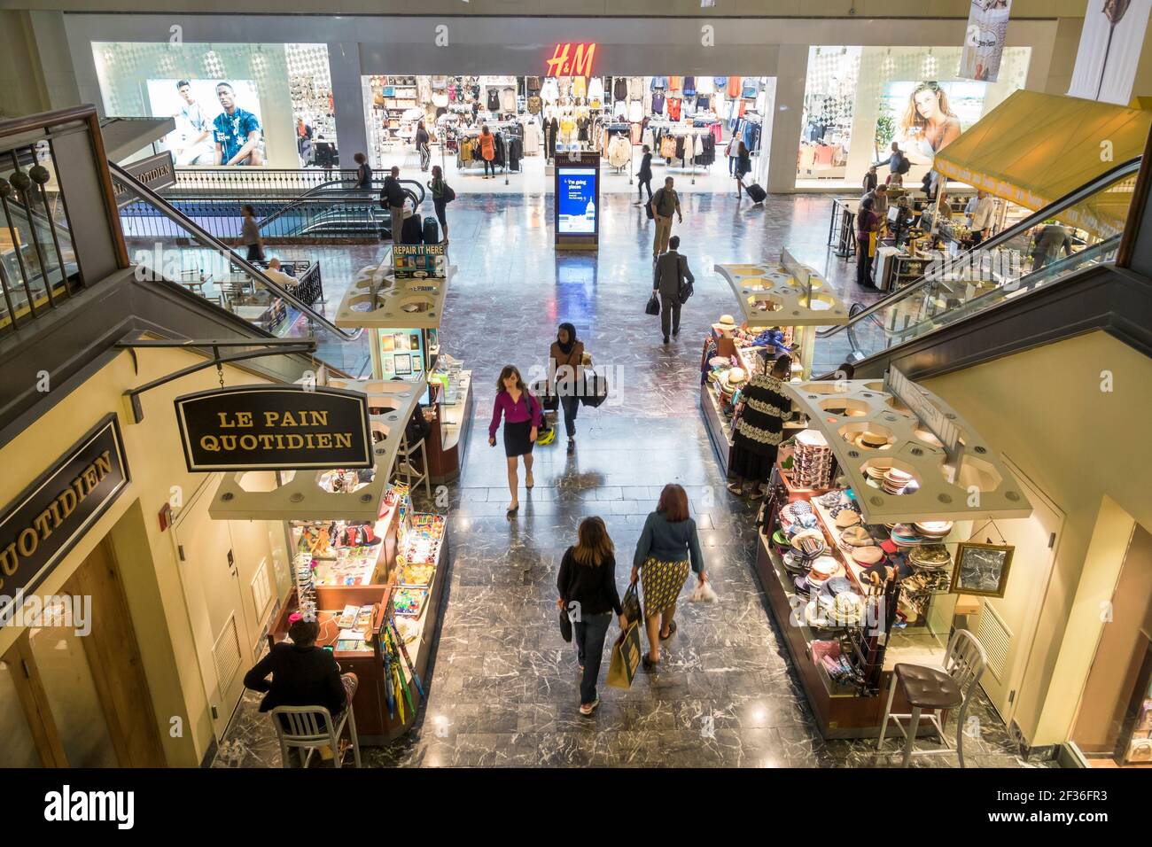 Washington DC,Union Station,railroad train terminal H&M store vendors kiosks,shopping interior inside, Stock Photo
