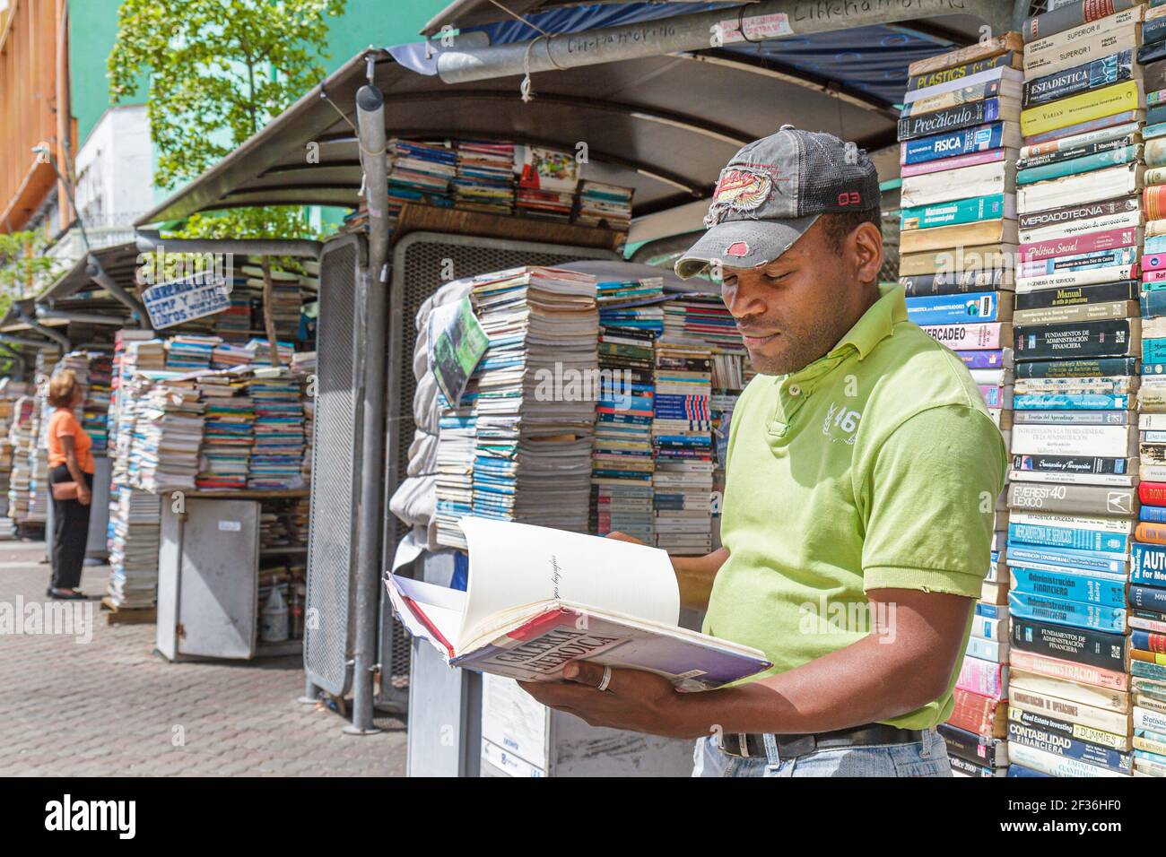 Santo Domingo Dominican Republic,Calle Caracas outdoor market,used books bookstore display sale vendors stalls booths dealers,Hispanic Black man readi Stock Photo