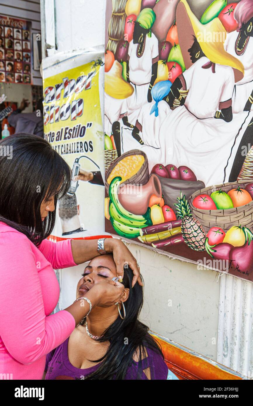 Santo Domingo Dominican Republic,Ciudad Colonial Calle el Conde Peatonal,pedestrian mall sidewalk business beauty salon,Hispanic woman female skincare Stock Photo
