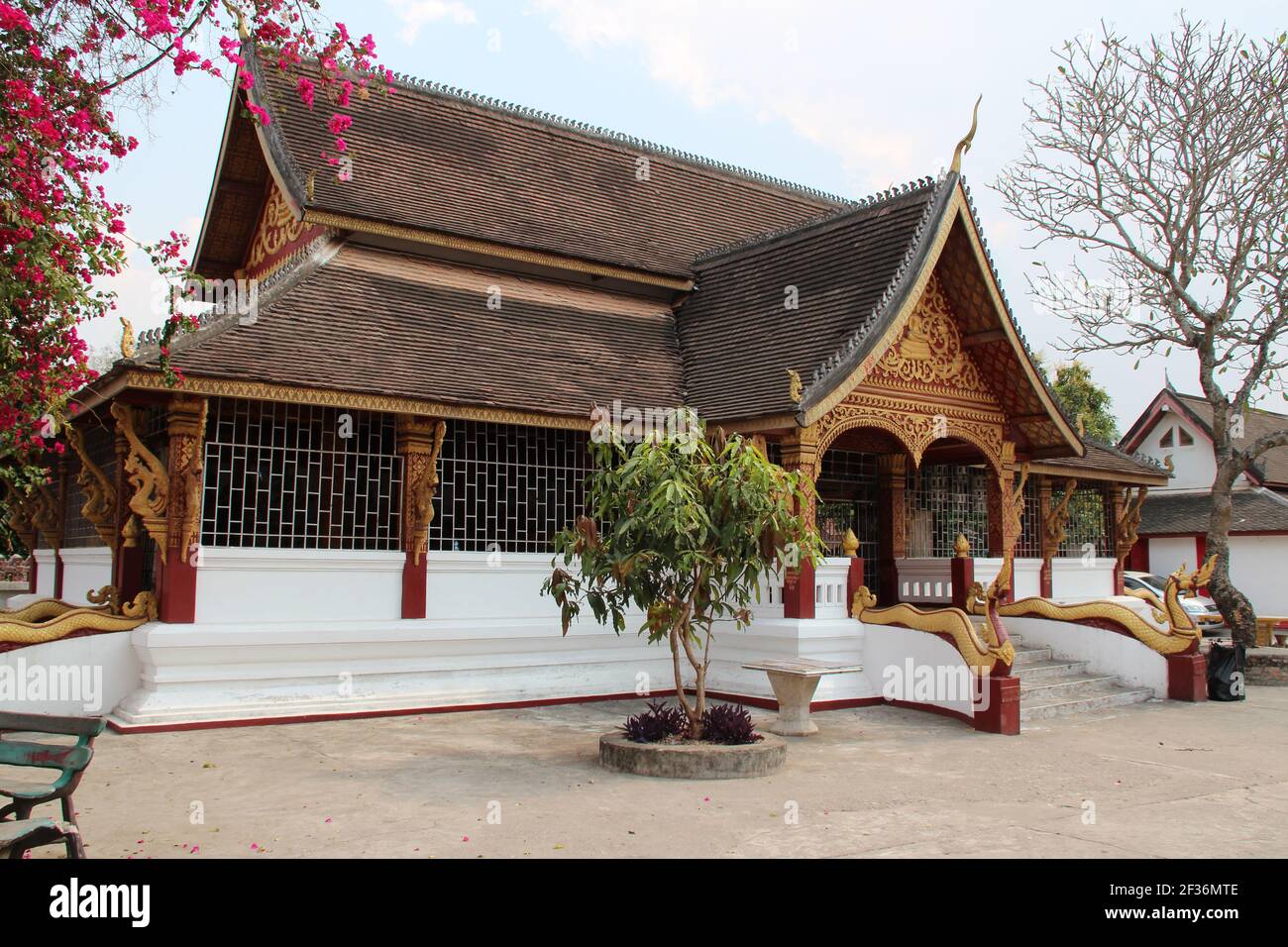 Wat manorom temple hi-res stock photography and images - Alamy
