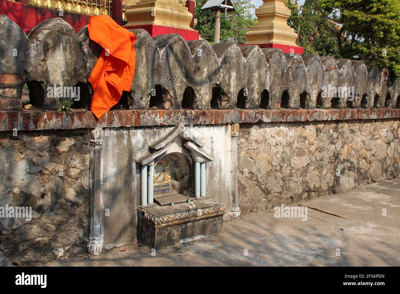 Wat manorom temple hi-res stock photography and images - Alamy