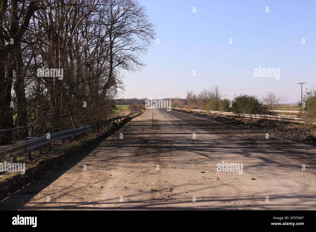 Blick auf die stillgelegte Autobahn A4 bei Kerpen in Nordrhein-Westfalen, die dem Braunkohletagebau Hambach weichen muss Stock Photo