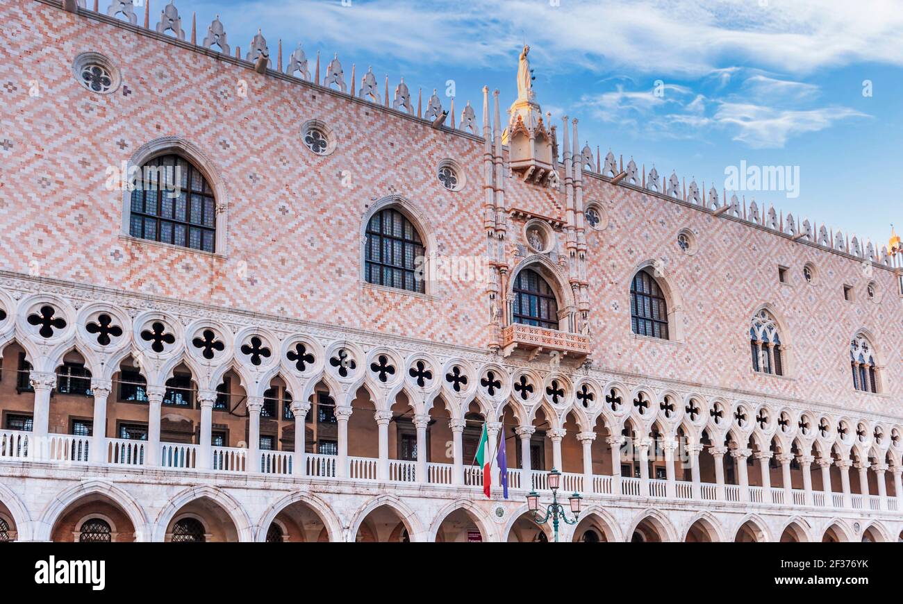 Column on doges palace venice hi-res stock photography and images - Alamy