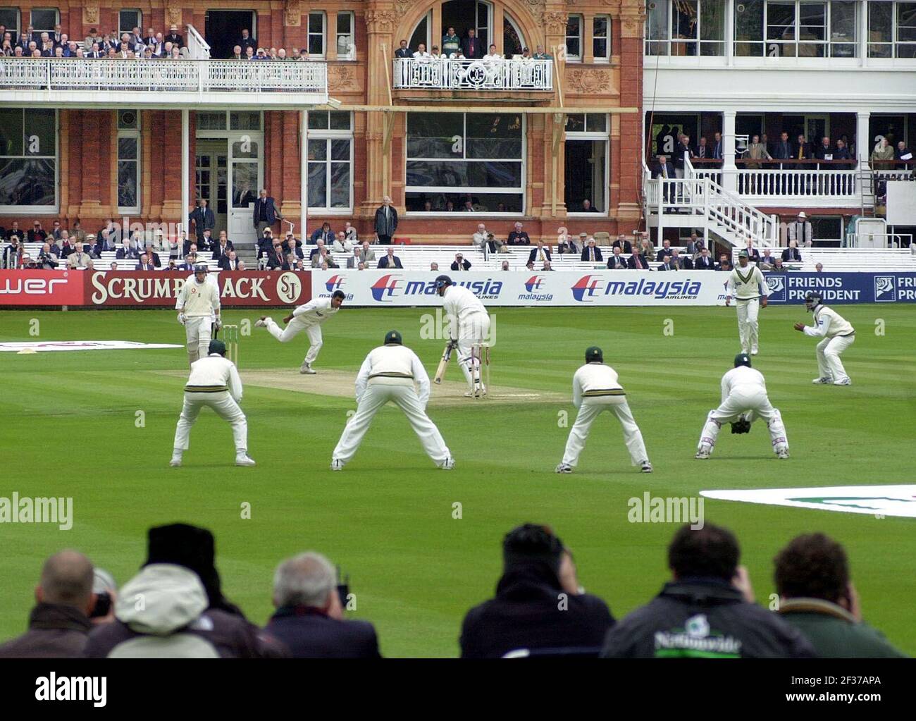 WAQAR YOUNIS TO TRESCOTHICK DURING THE 1st TEST MATCH  AT LORDS ENGLAND V PAKISTAN Stock Photo