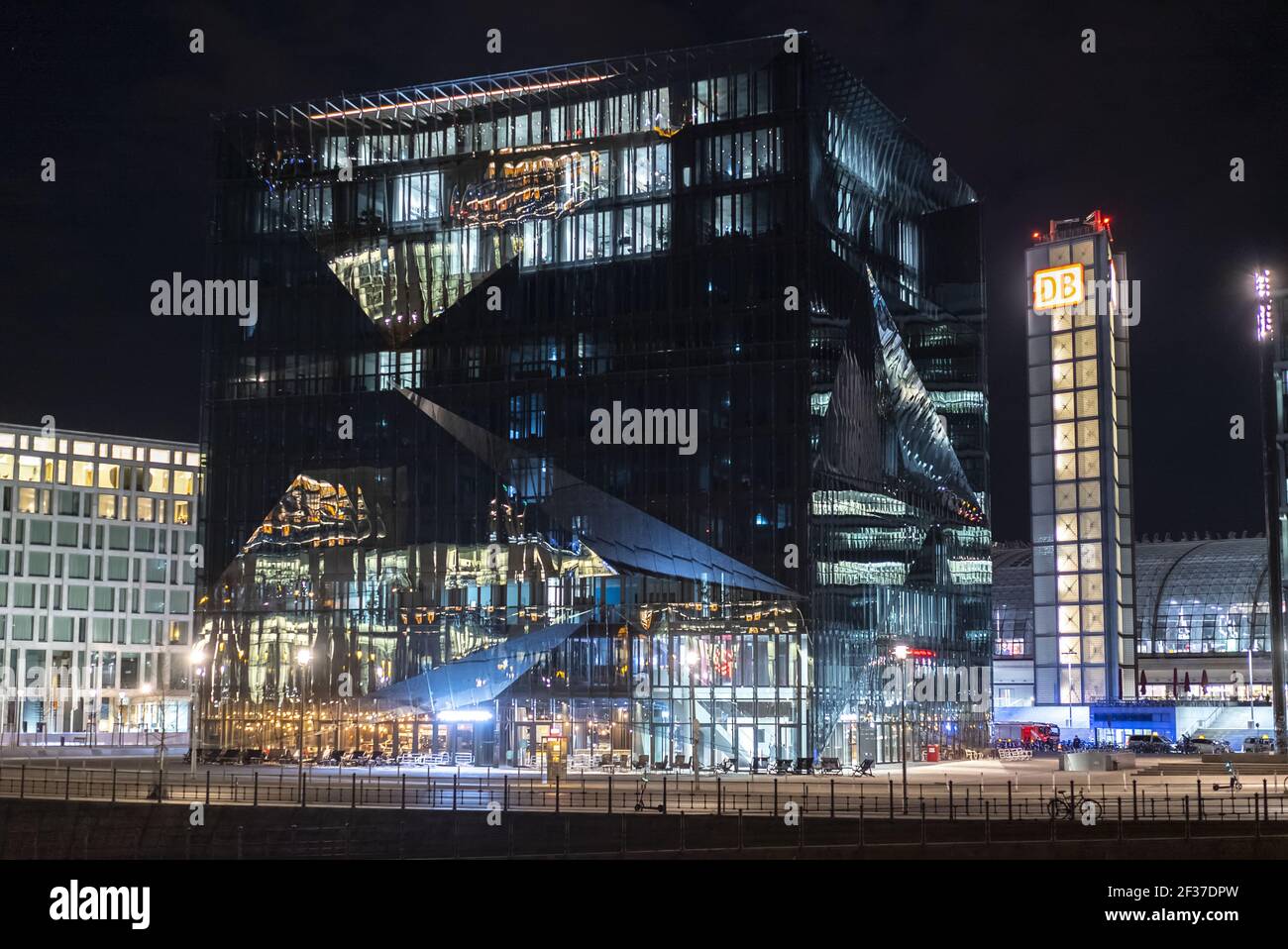 Cube berlin hi-res stock photography and images - Alamy