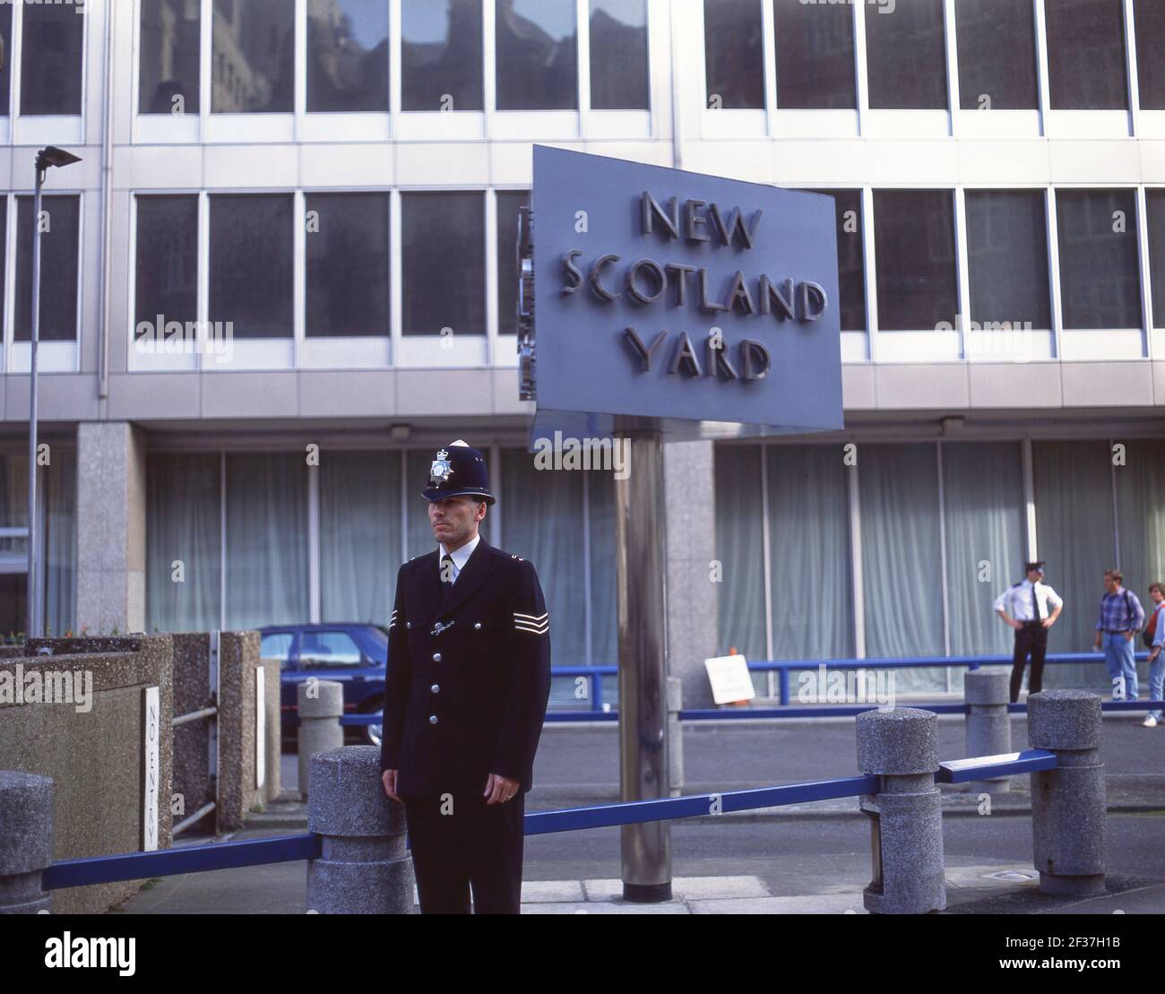 Policeman by New Scotland Yard sign, Broadway, Westminster, City of Westminster, Greater London, England, United Kingdom Stock Photo