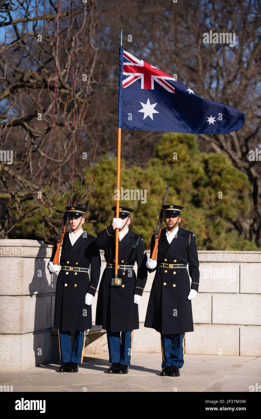 Prime Minister of Australia lays a wreath at the Tomb of the Unknown Soldier in Arlington National Cemetery (24381300761). Stock Photo
