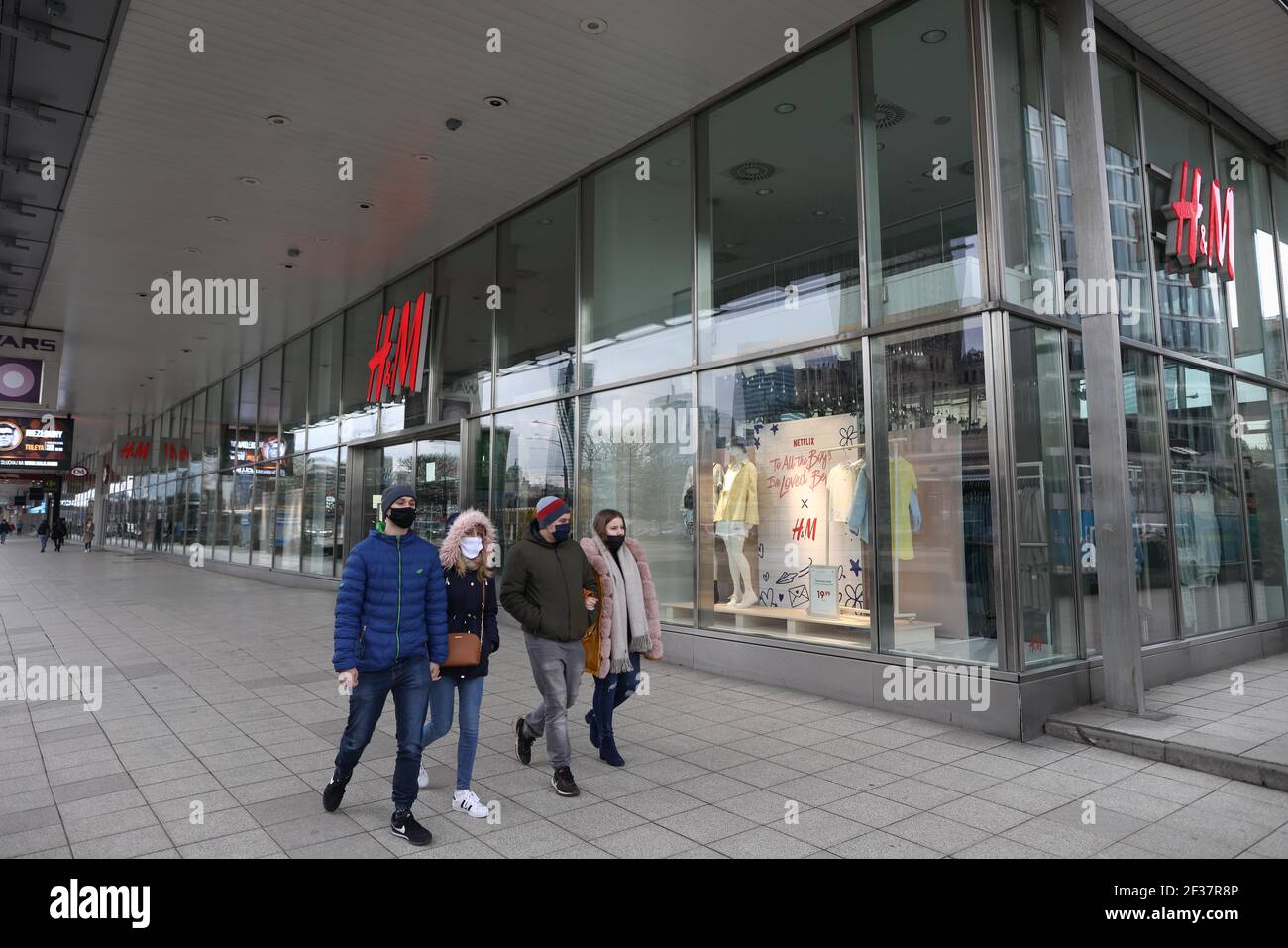 Warsaw, Poland. 15th Mar, 2021. People walk past a closed store in central Warsaw, Poland, on March 15, 2021. The Polish government reintroduced lockdown measures in Warsaw on Monday. According to Polish Health Minister Adam Niedzielski, the lockdown is in force from March 15 to March 28. Hotels, cultural institutions and sports facilities are shut down and the operation of shopping centers is also be restricted. Credit: Jaap Arriens/Xinhua/Alamy Live News Stock Photo