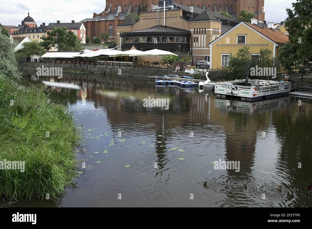 Uppsala, Sweden, Schweden; Empty restaurant gardens by the River Fyris. Leere Restaurantgärten am Fluss Fyris. Puste ogródki restauracyjne; 空的餐廳花園。 Stock Photo