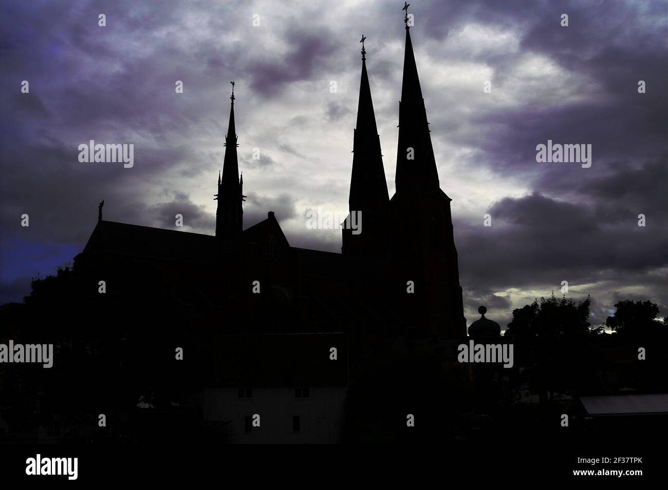 Sweden, Schweden; Uppsala Cathedral - Exterior; Dom zu Uppsala - Aussenansicht; Dark outline against the sky. Dunkle Umrisse gegen den Himmel. Katedra Stock Photo