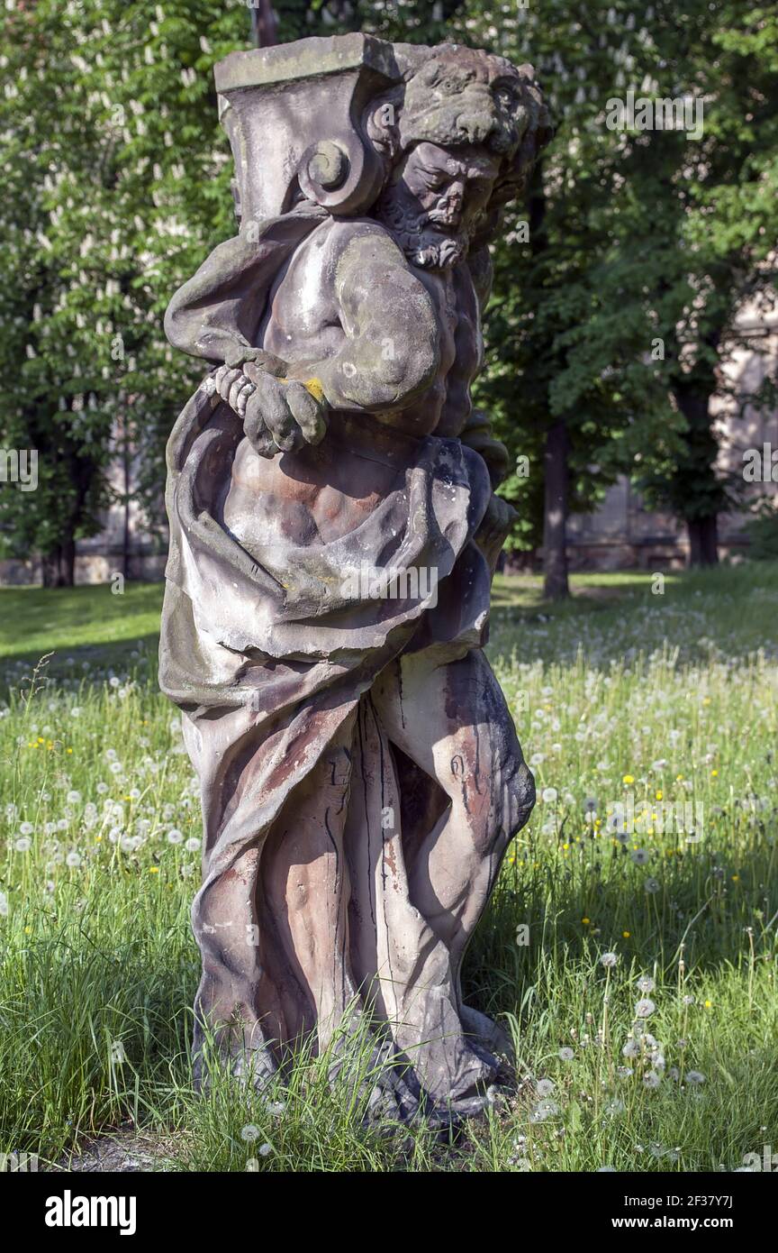 Lubiąż, Polska, Poland, Polen; Leubus Abbey; Kloster Leubus; stone carving in the monastery garden; Steinmetzarbeiten im Klostergarten Stock Photo