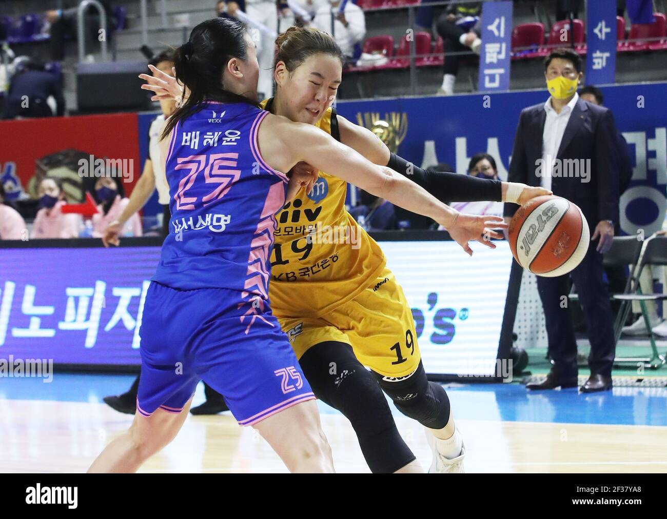 16th Mar, 2021. WKBL Finals Cheongju KB Stars' Park Ji-su (R) dribbles the  ball during Game 5 of the Women's Korean Basketball League championship  series against the Samsung Blue Minx in Yongin,