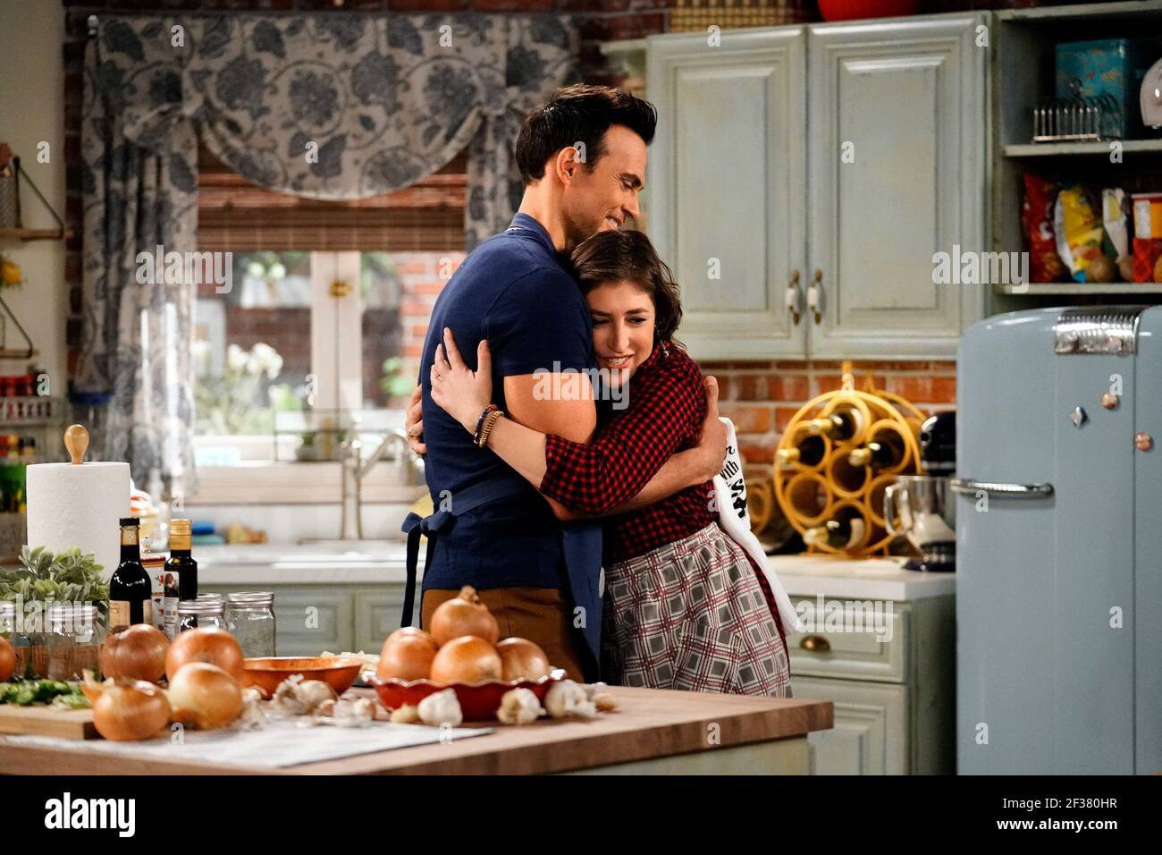 CALL ME KAT, from left Cheyenne Jackson, Mayim Bialik, First Date