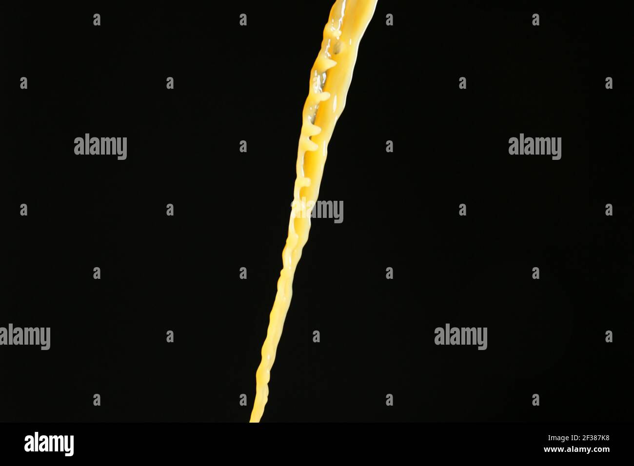 Splash of orange juice on dark background Stock Photo - Alamy