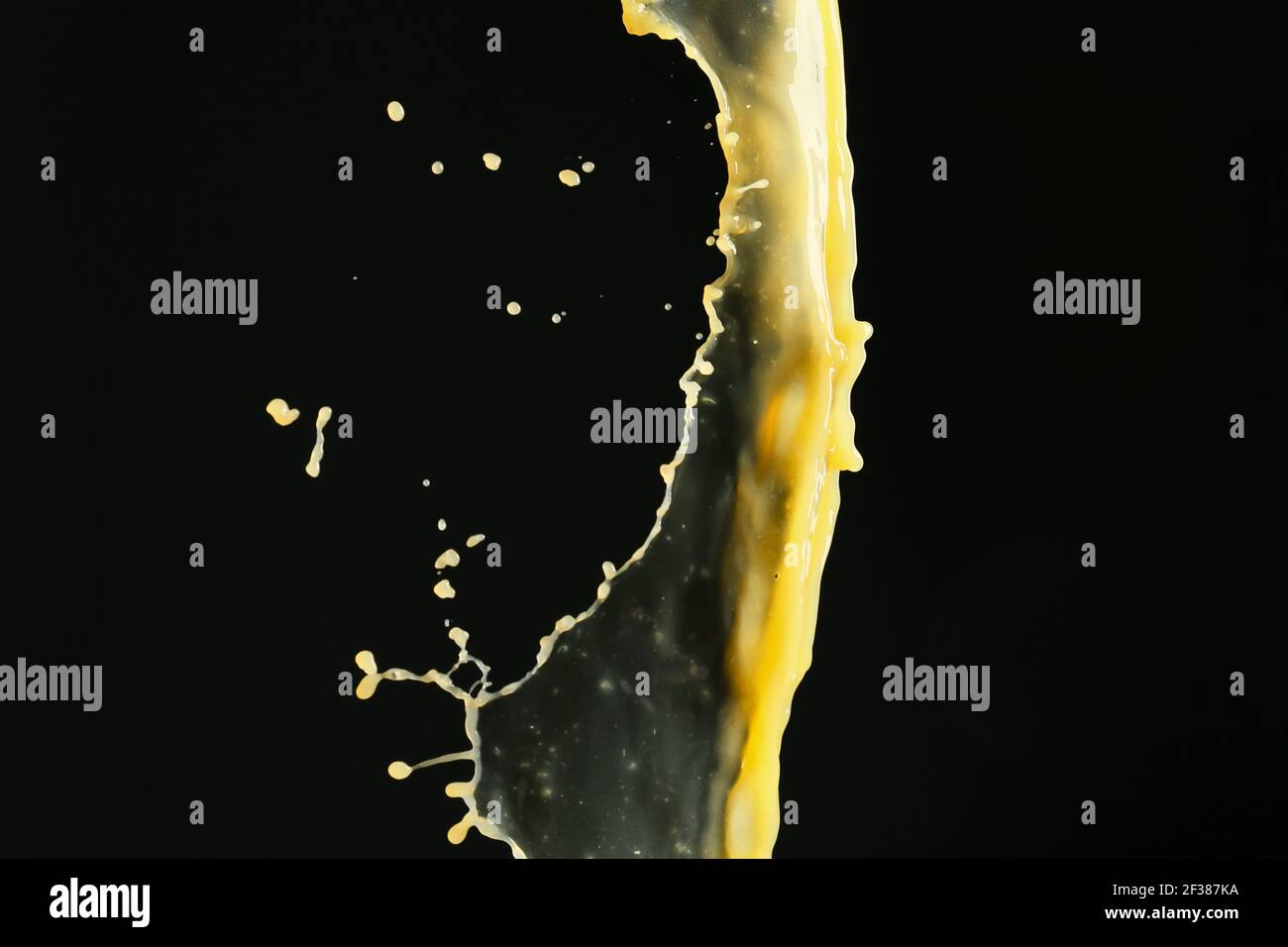 Splash of orange juice on dark background Stock Photo - Alamy