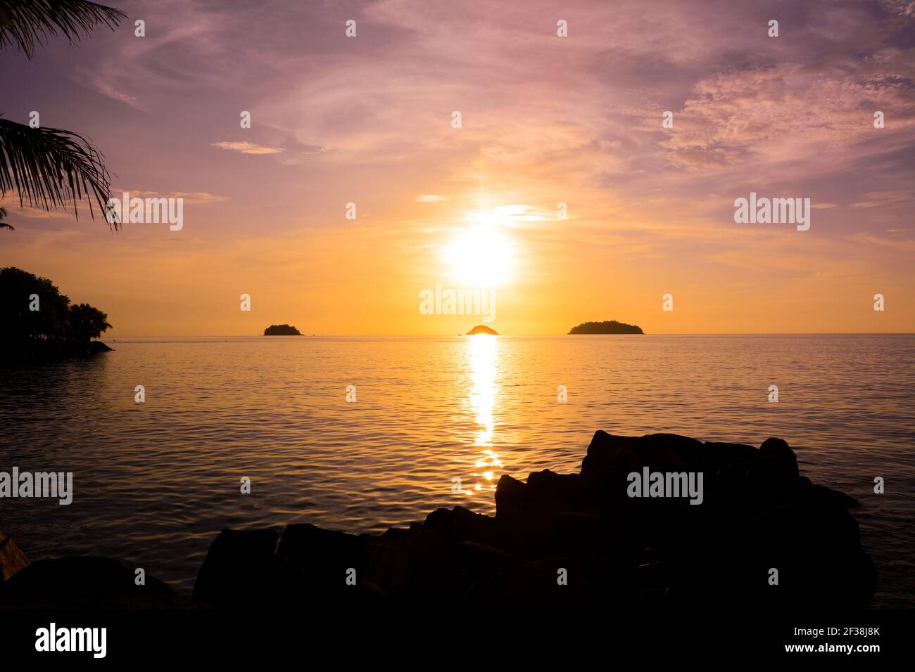 Beautiful sunset above the sea Stock Photo - Alamy