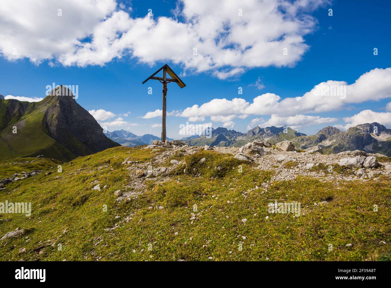 geography / travel, Germany, Bavaria, wayside cross at Rappensee (Lake Rappen), left behind it small Rappenkopf (peak), 2276m, Al, Freedom-Of-Panorama Stock Photo
