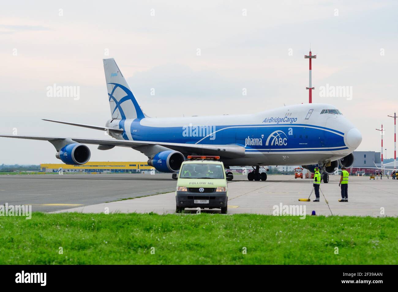 747 airport bus hires stock photography and images Alamy
