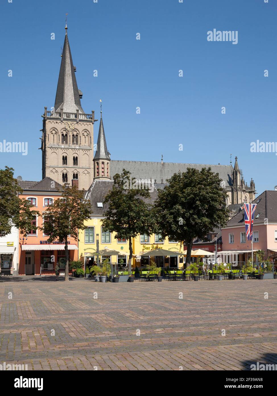 geography / travel, Germany, North Rhine-Westphalia, Lower Rhine, Xanten, market, cathedral St. Victo, Additional-Rights-Clearance-Info-Not-Available Stock Photo