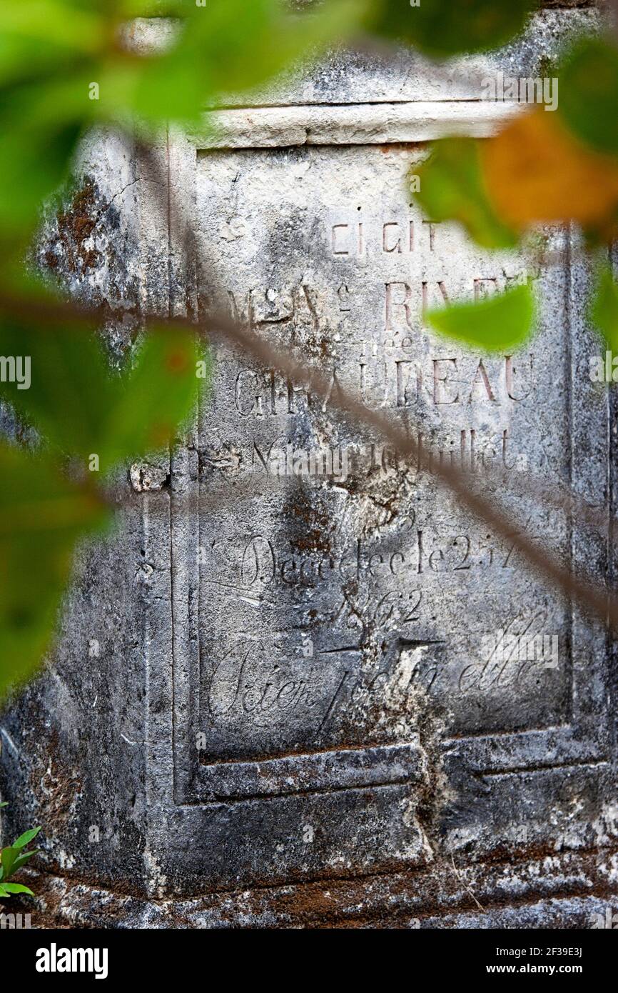 pirate cemetery on ile Saint Marie Nosy Boraha Stock Photo Alamy