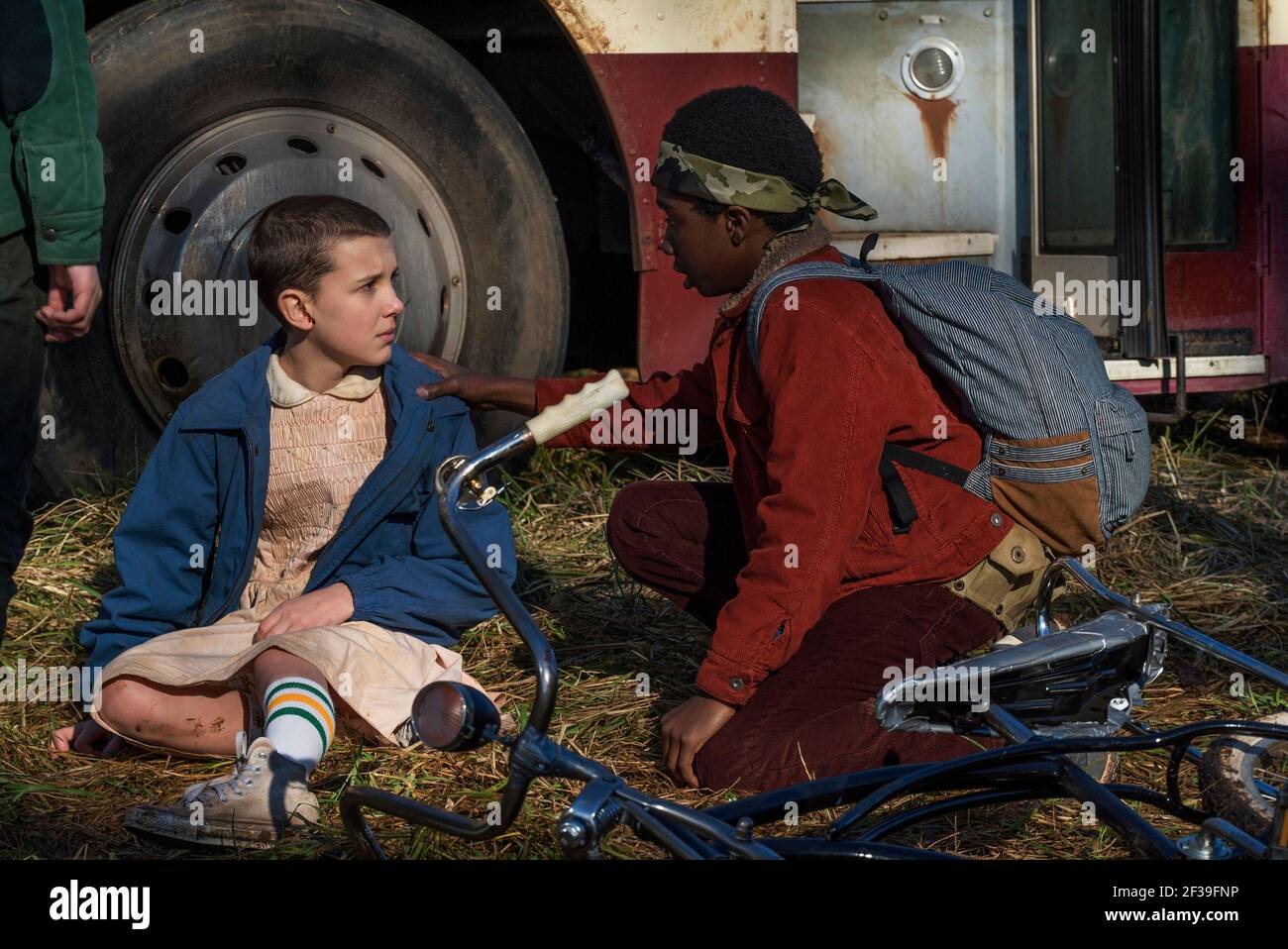 CALEB MCLAUGHLIN and MILLIE BOBBY BROWN in STRANGER THINGS (2016), directed by MATT DUFFER and ROSS DUFFER. Season 1 x 7. Credit: 21 LAPS ENT/MONKEY MASSACRE / Album Stock Photo