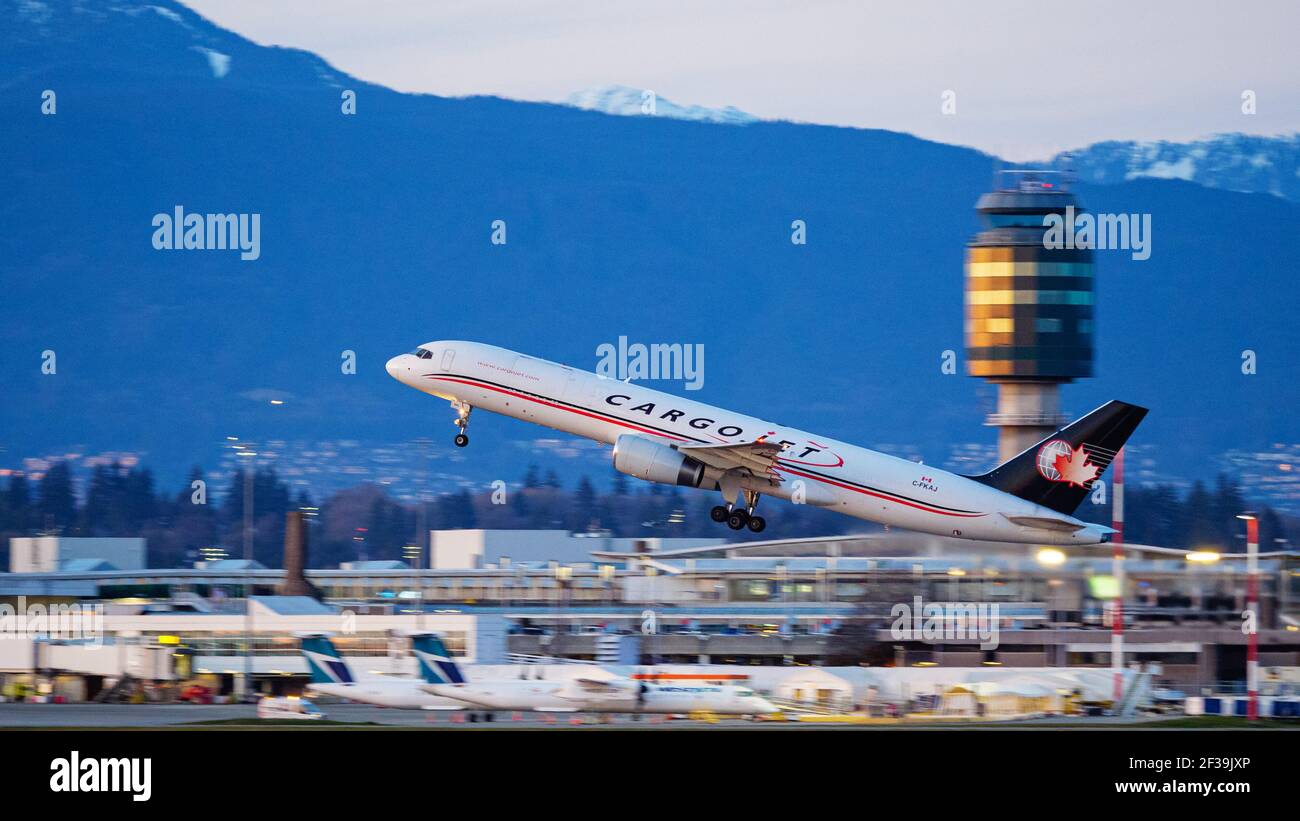 March 15, 2021, Richmond, British Columbia, Canada: A Cargojet Boeing 757 air cargo jet (C-FKAJ) takes off at sunset from Vancouver International Airport. (Credit Image: © Bayne Stanley/ZUMA Wire) Stock Photo
