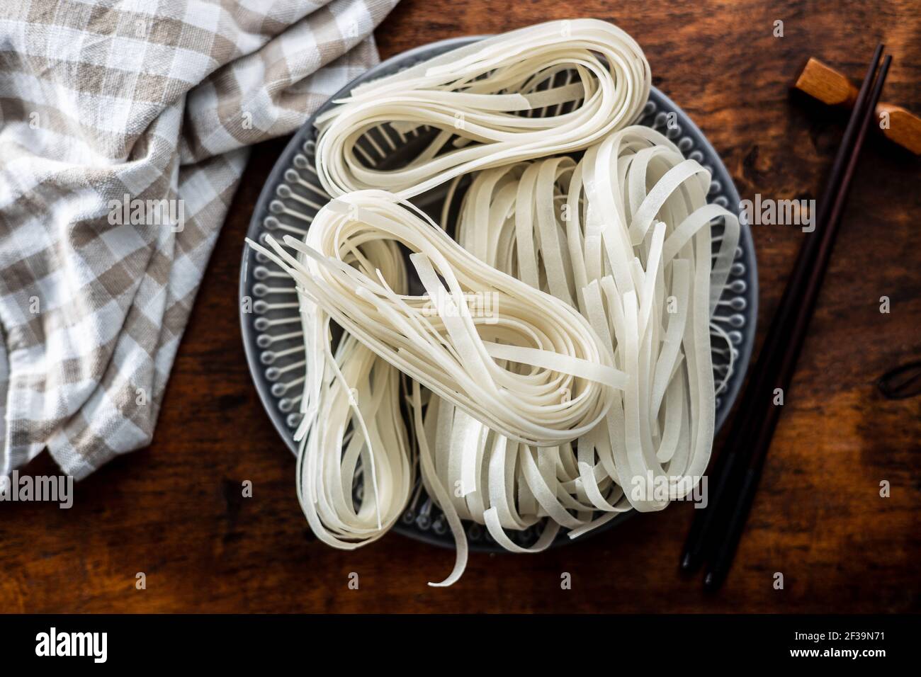 Dried white rice noodles. Raw pasta. Uncooked noodles on plate. Top view Stock Photo Alamy