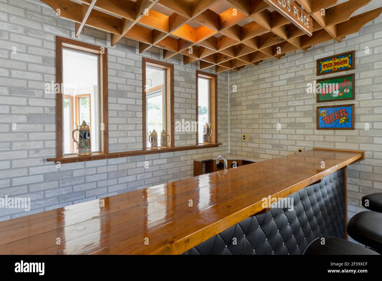 Modern residential home interior hi-res stock photography and images ...