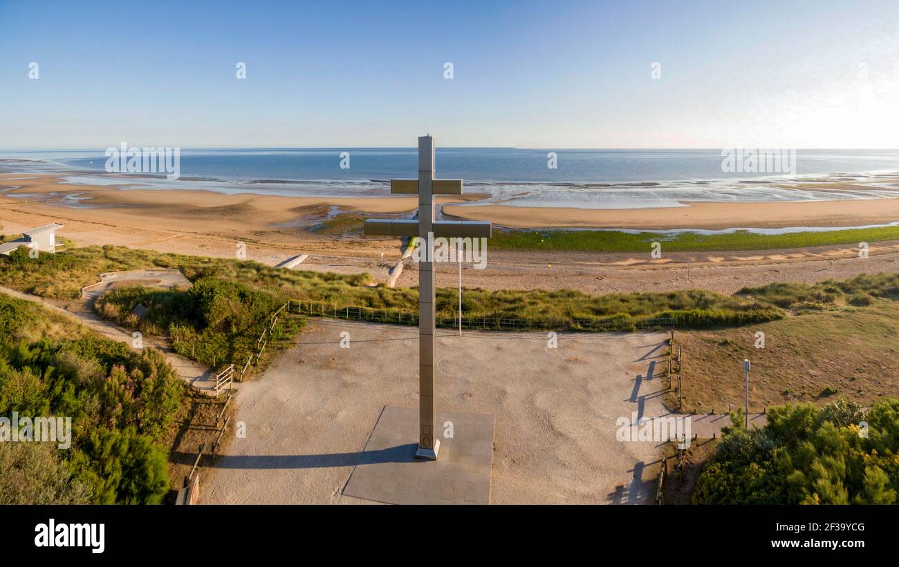 Cross of Lorraine on Juno Beach between the towns of Graye-sur-Mer and Courseulles-sur-Mer (Normandy, northern France). The monument marks the spot wh Stock Photo