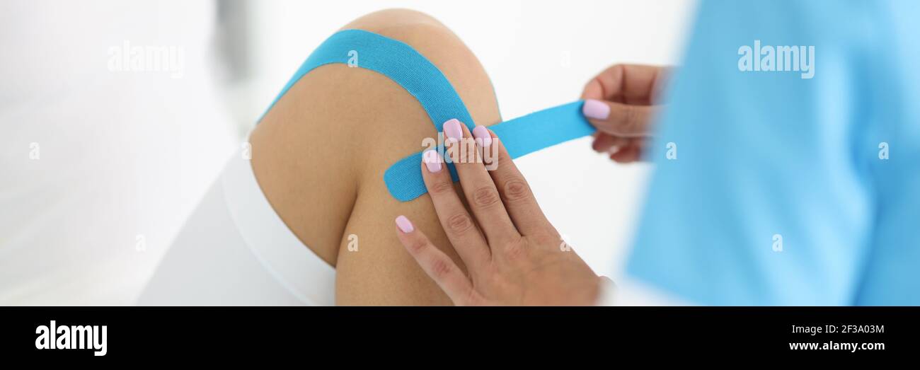 Knee treated with kinesio tex tape therapy Stock Photo - Alamy