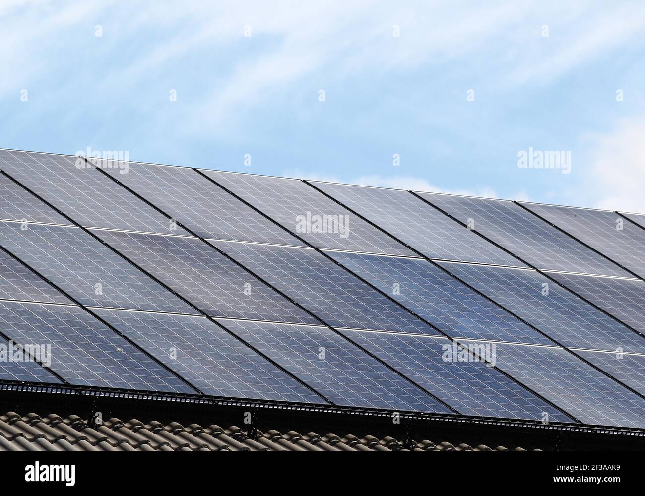 Solar cells blue color hi-res stock photography and images - Alamy