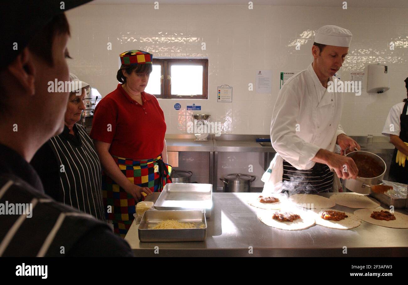 TRAINING AND DEVELOPMENT CHEF SIMON OWEN IN THE TRAINING KITCHEN   FOR SCHOOL COOKS IN ESSEX. 2/12/05 TOM PILSTON Stock Photo