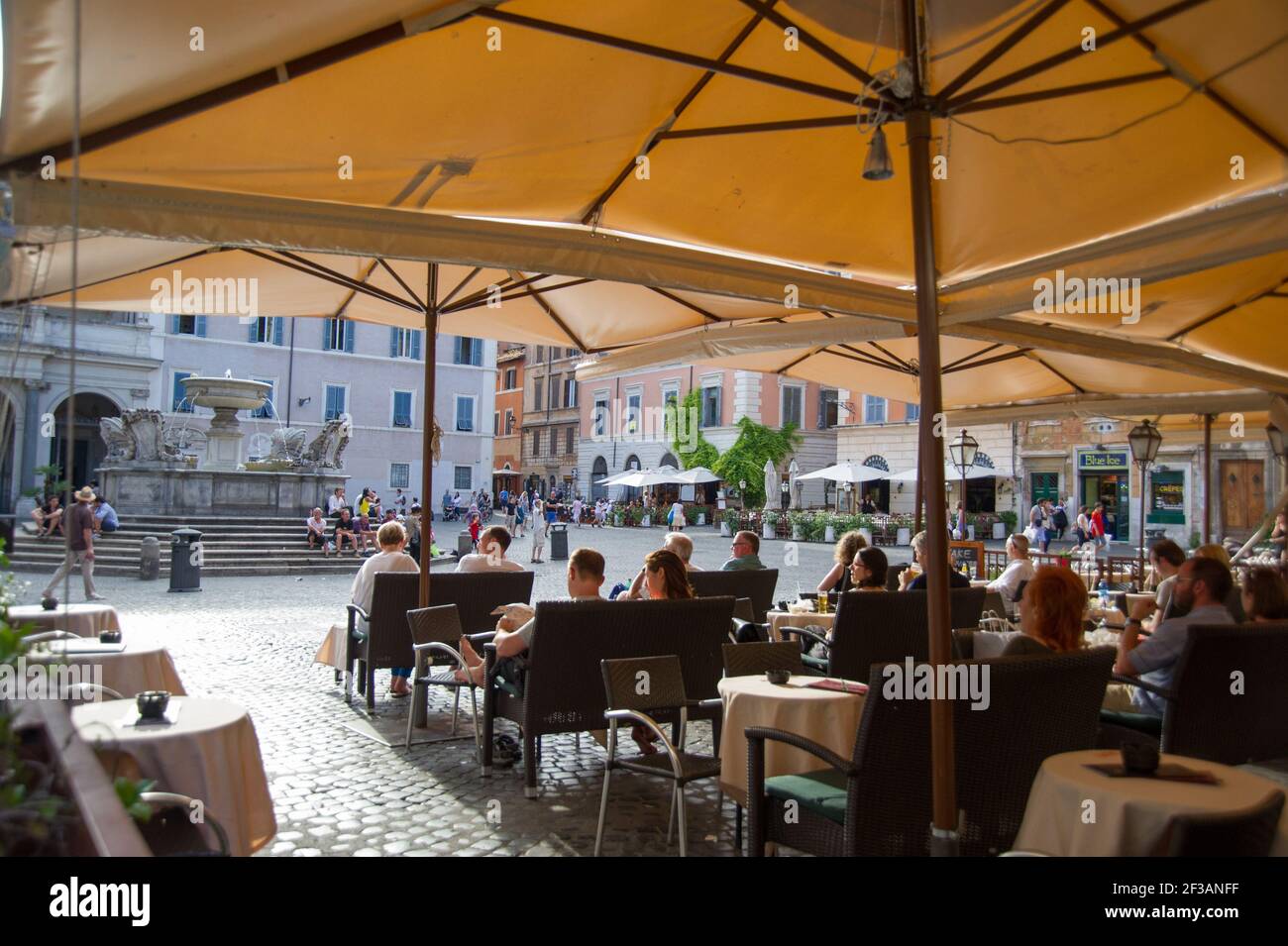 Neighborhood restaurant hi-res stock photography and images - Alamy