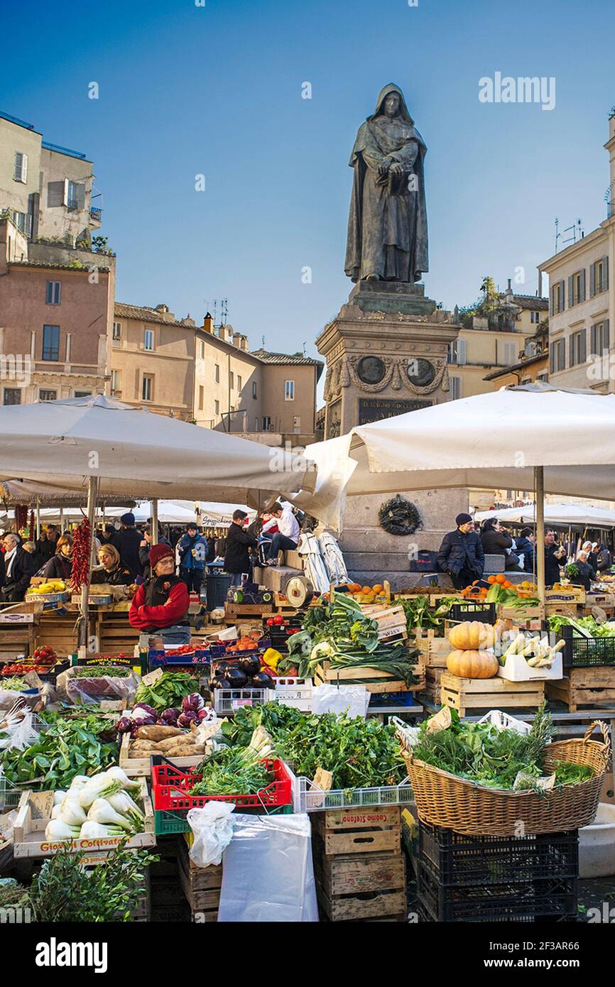 Campo de Fiori square, traditional weekly foodmarket, Giordano Bruno statue, Rome, Lazio, Italy, Europe Stock Photo