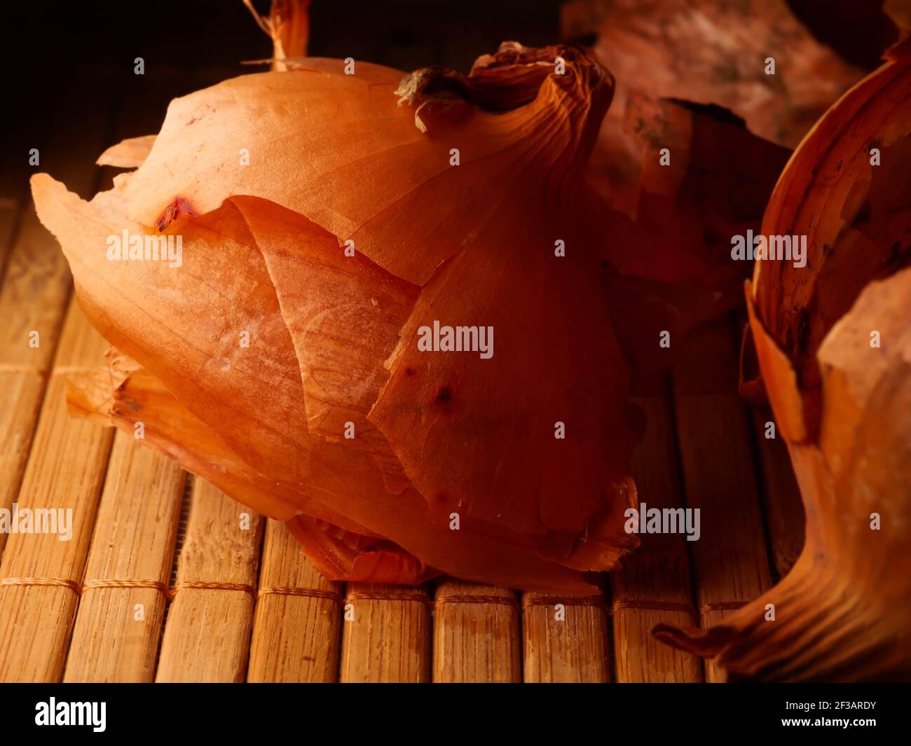 The use of onion skins in medicine and for coloring Easter eggs. Onion