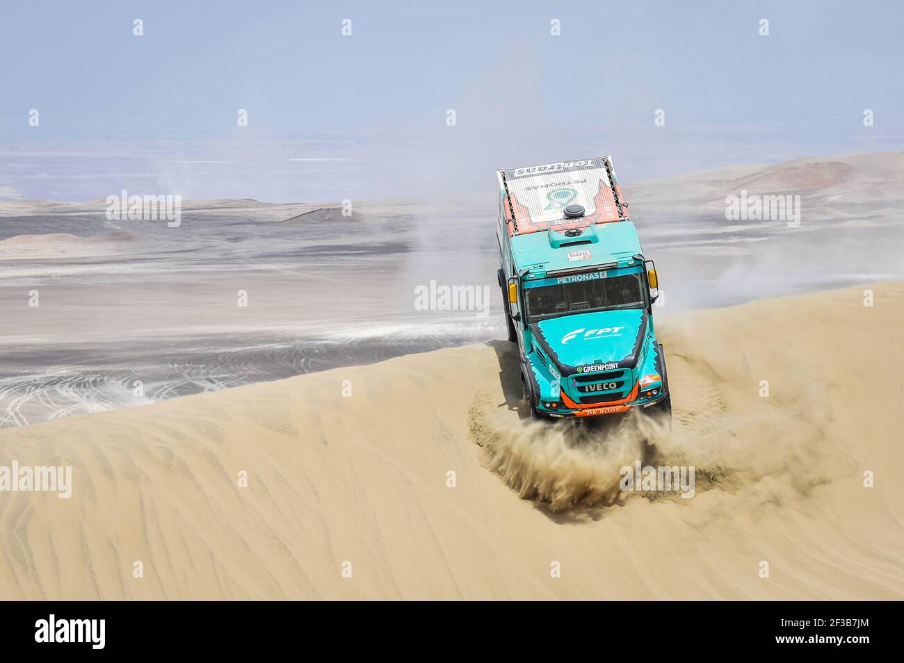 2 ton hi-res stock photography and images - Page 15 - Alamy