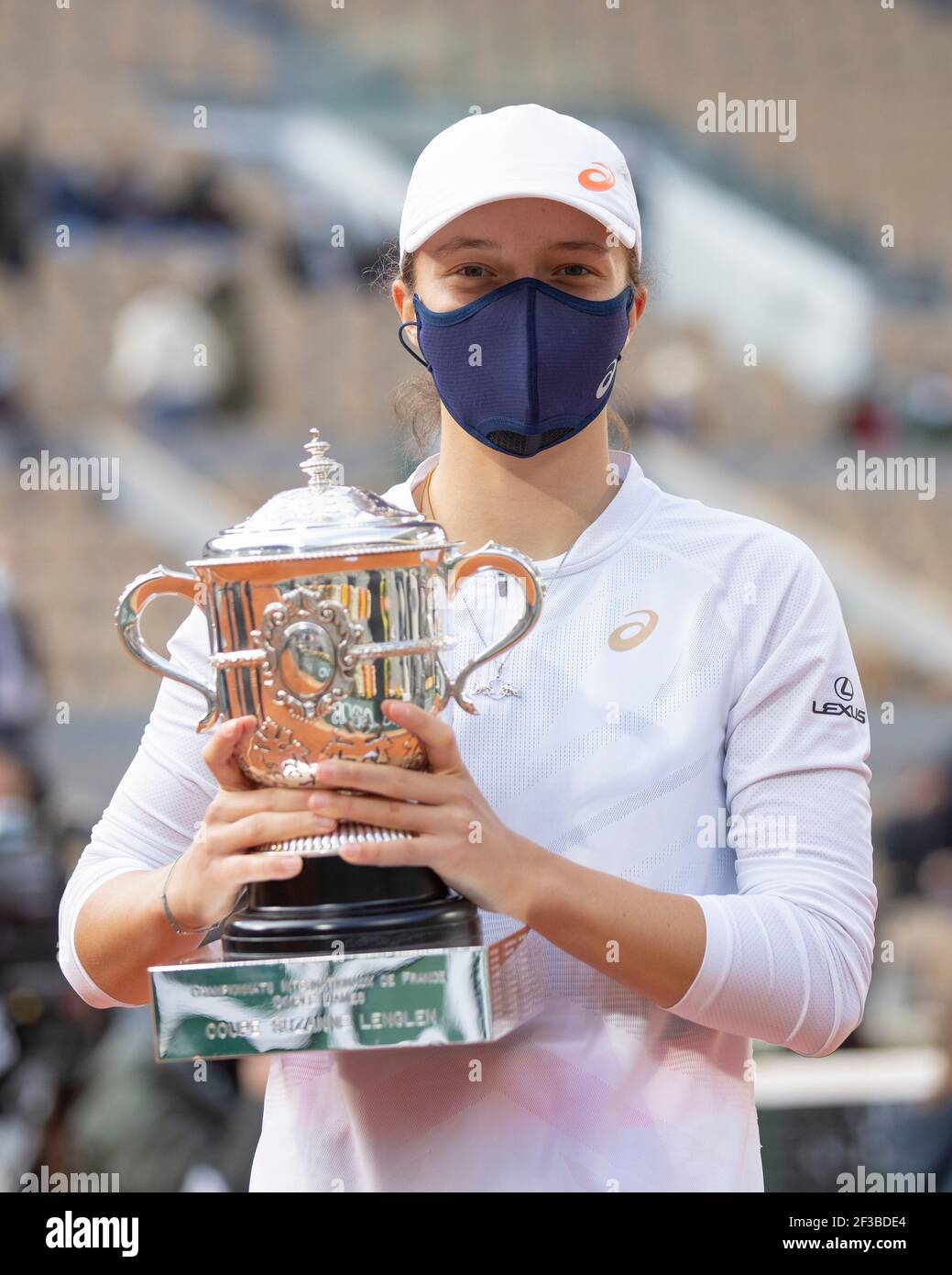 Polish tennis player Iga Swiatek  presenting her trophy at the French Open 2020 tournament, Paris, France. Stock Photo
