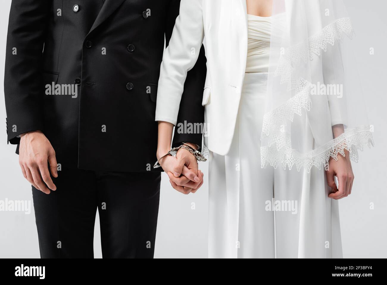 Arab couple holding hands hires stock photography and images Alamy