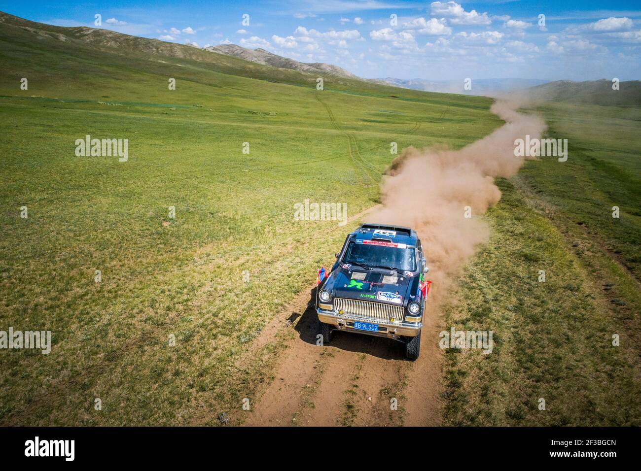 Mongol Rally travelers drive old car from London to Ulaanbaatar