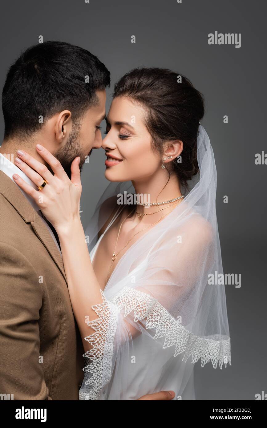 Muslim woman veil wedding hi-res stock photography and images - Alamy