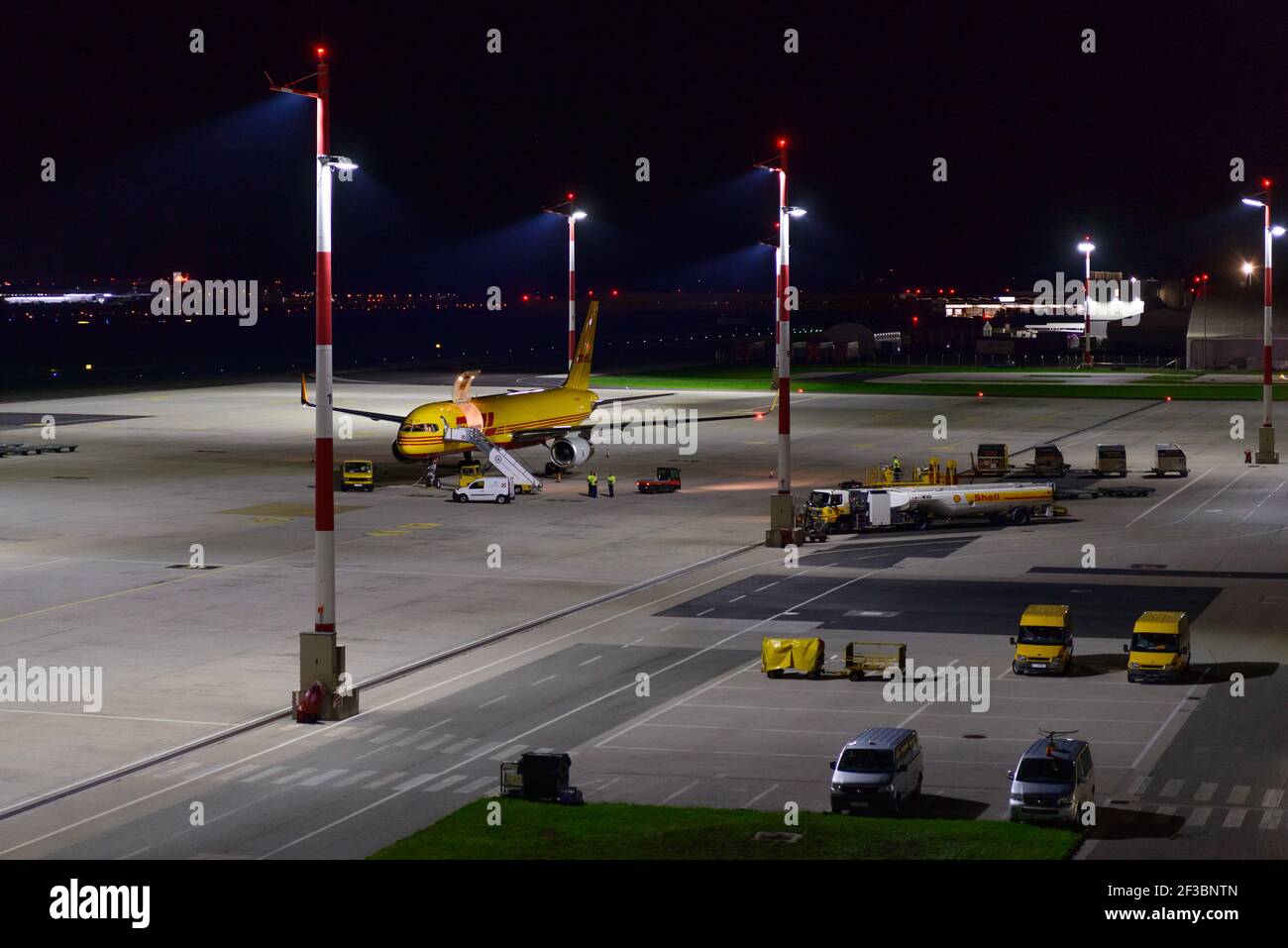 Dhl boeing 757 cargo aircraft hi-res stock photography and images - Alamy