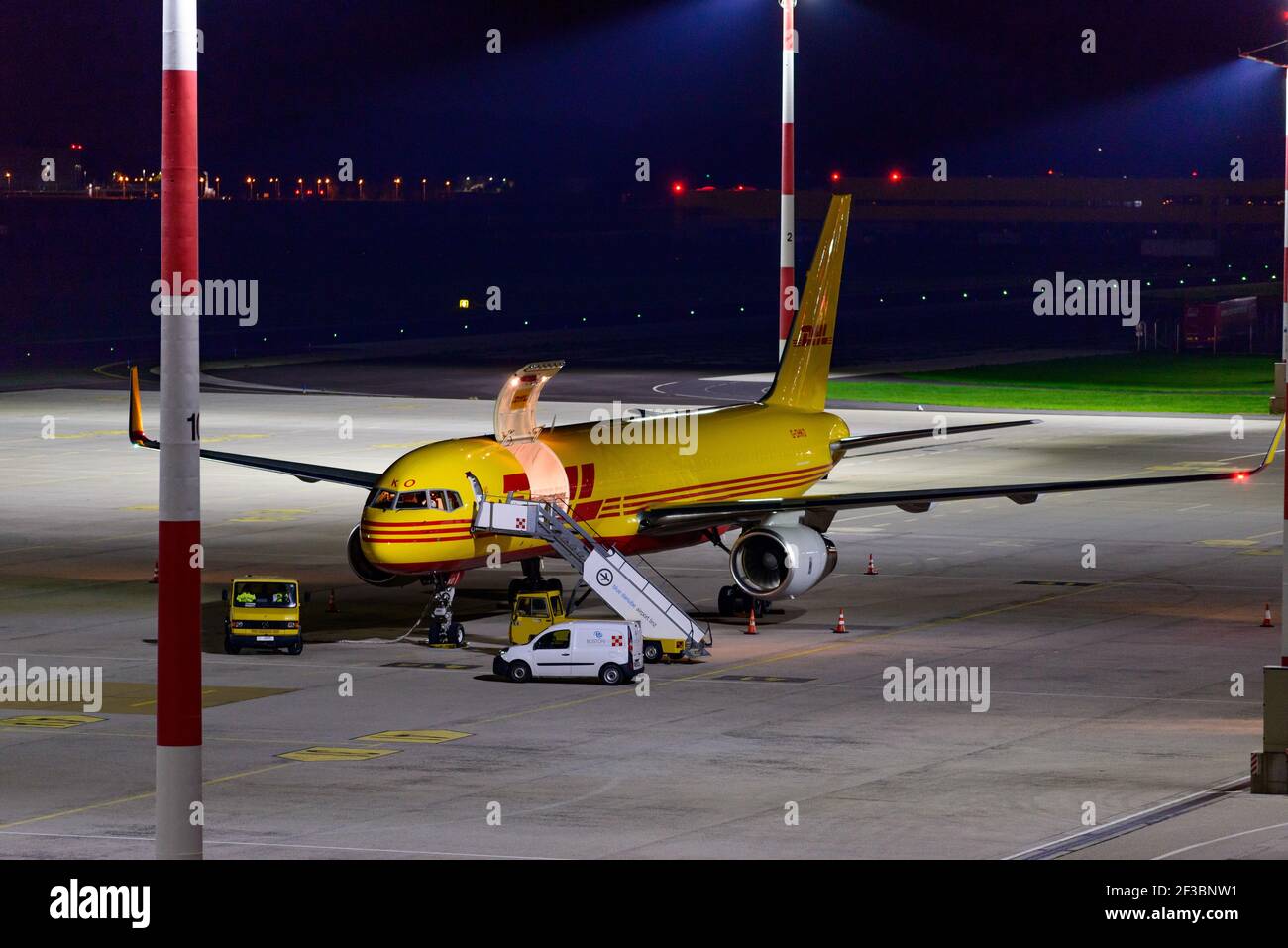 Boeing 757 cargo dhl hi-res stock photography and images - Alamy