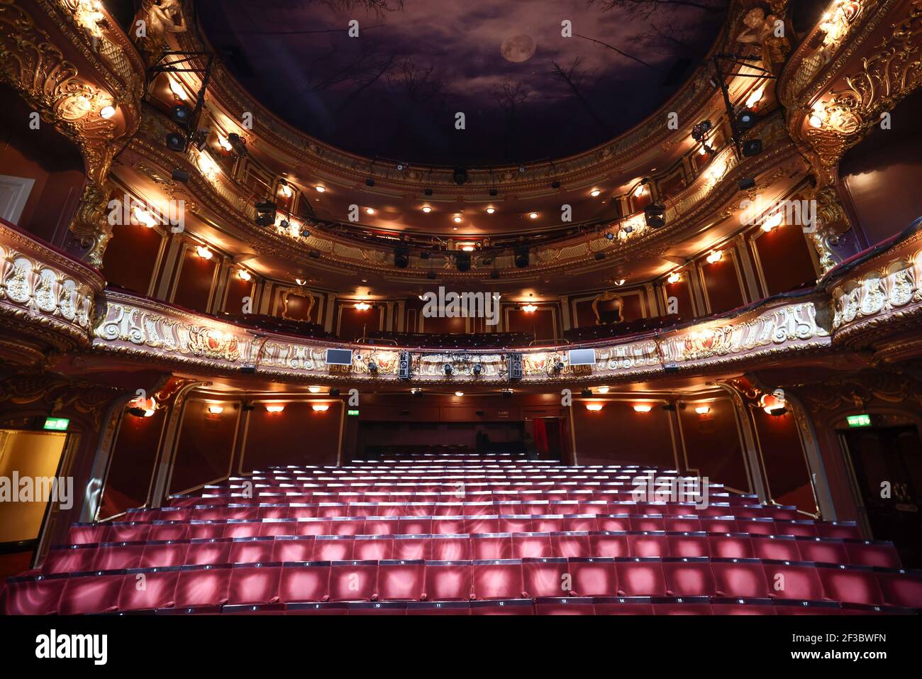 General view of apollo theatre hi-res stock photography and images - Alamy
