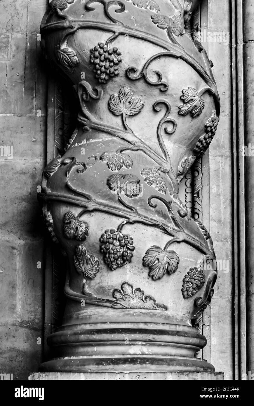 A closeup monochrome shot of twisted columns of the Maria Santissima Cathedral, in Ortigia, Italy Stock Photo
