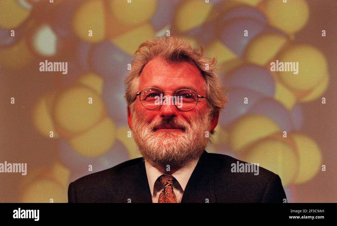 Dr John Sulston June 2000at the anouncement of The Human Genome Project at the Welcome Trust in London Stock Photo