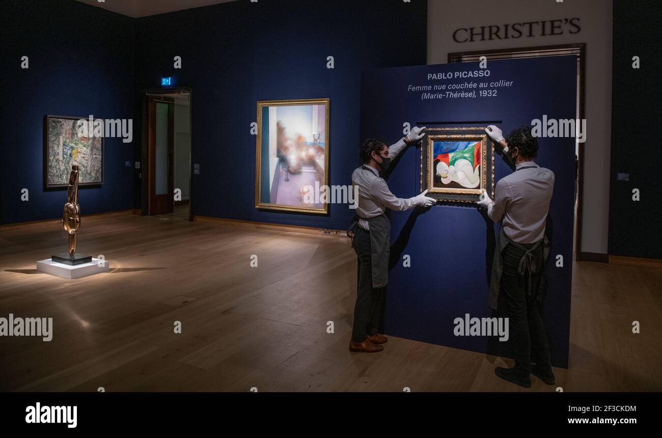 Femme nue couchée hires stock photography