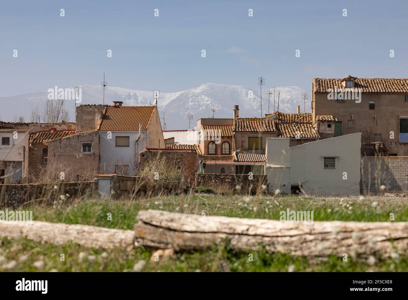 Charming photograph of the houses and rooftops in the small town of Bulbuente, in the Campo de Borja region, Zaragoza, Spain, with the Moncayo in the Stock Photo