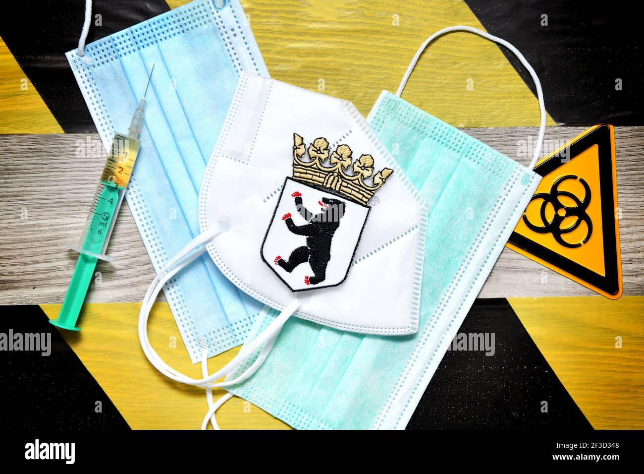 Schutzmaskenpflicht hires stock photography and images Alamy