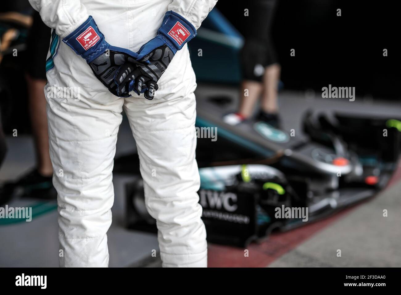 BOTTAS Valtteri (fin), Mercedes AMG F1 Petronas GP W09 Hybrid EQ Power+,  focus on the Puma gloves during the 2018 Formula One World Championship,  Grand Prix of England from july 5 to